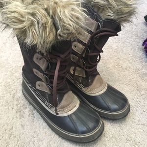 Sorel waterproof snow boots size 8